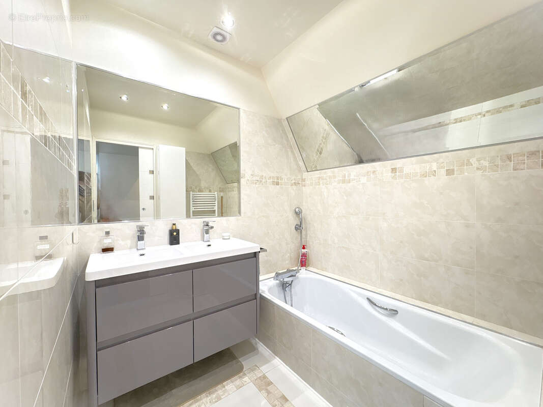 Maison à CHENNEVIERES-SUR-MARNE