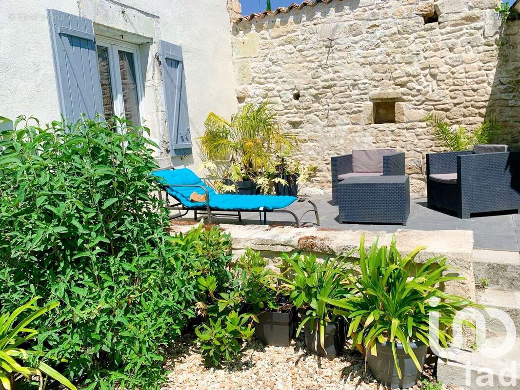 Maison 200 m² à Vibrac  - photo 4