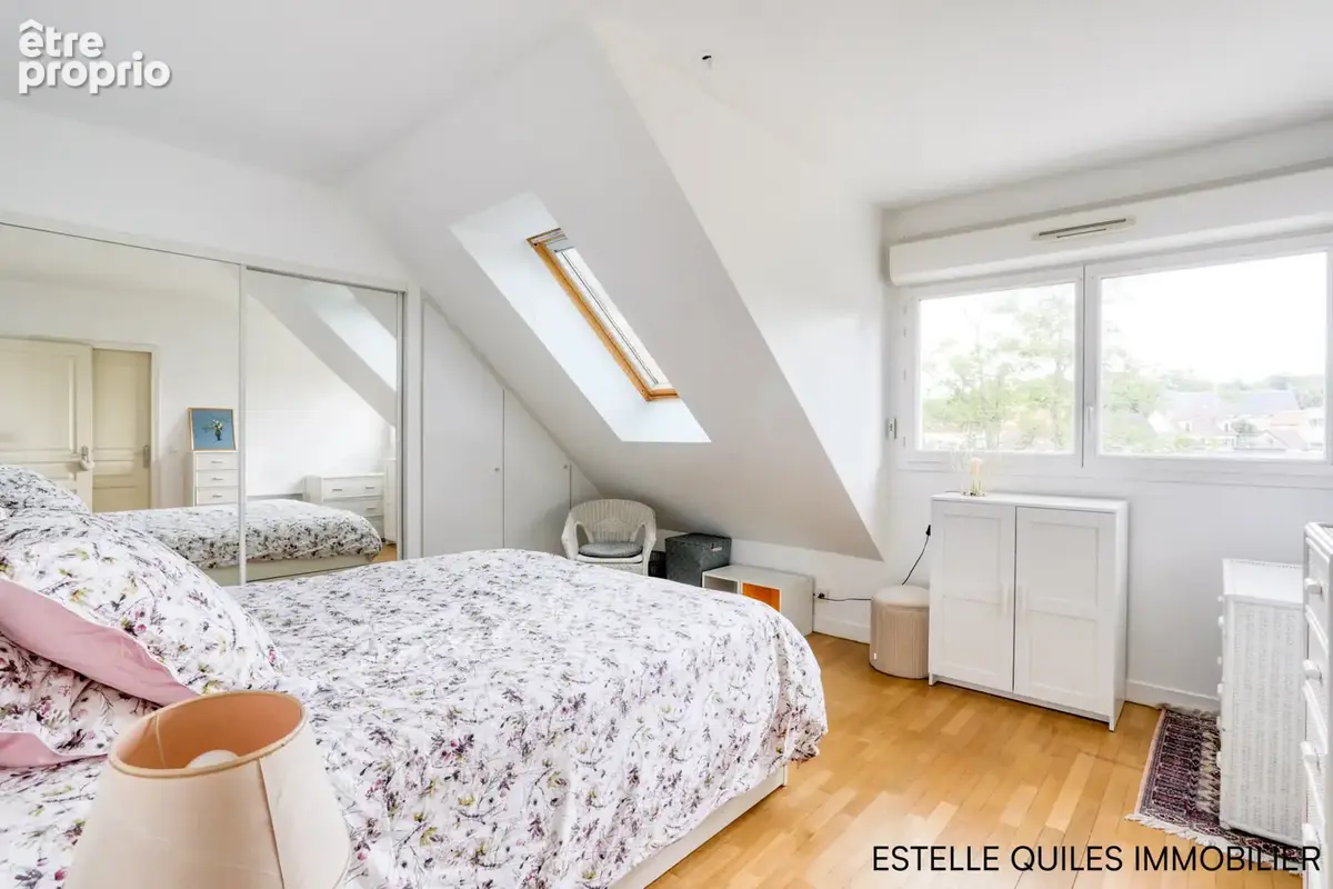 LE CHESNAY Place Dutartre. Appartement 2 pièces en dernier étage avec ascenseur, parking et cave - photo 6