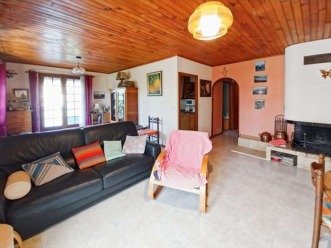 Maison à POMEROLS