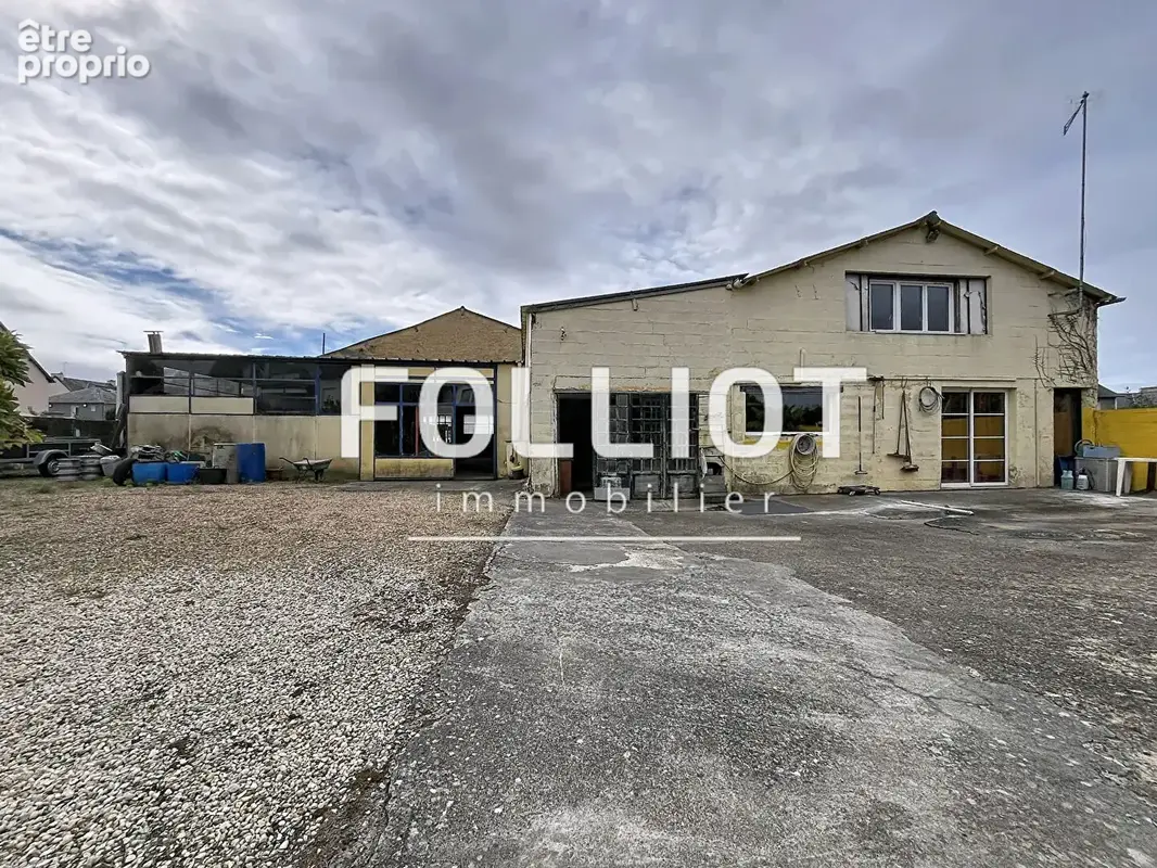 A VENDRE, Maison 4 pièce(s) 105 m2 + batiment de 360m2 - photo 2