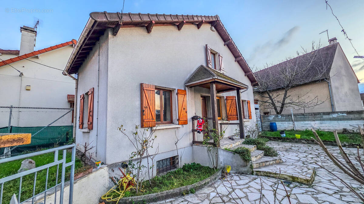 Maison à SARTROUVILLE