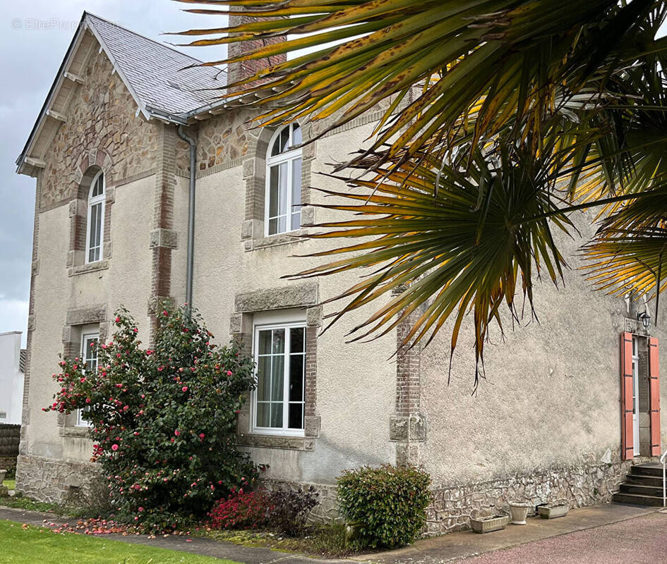 Maison à SAINT-ETIENNE-DU-BOIS