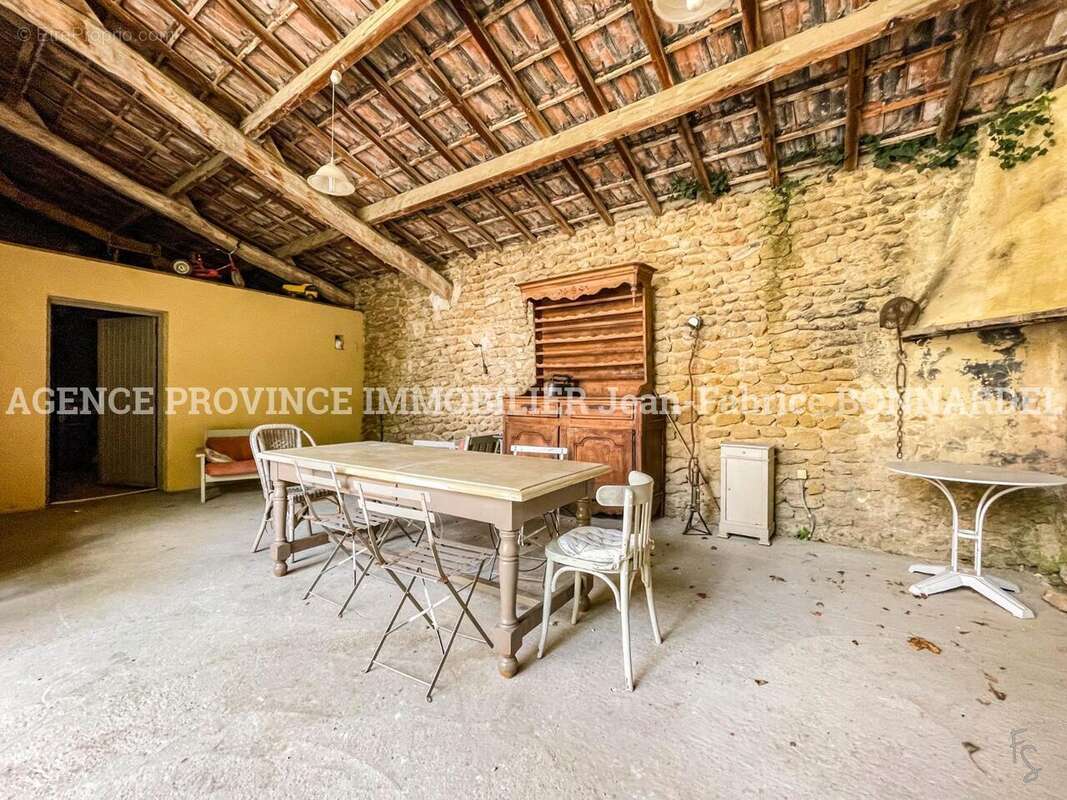 Maison 229 m² à La Baume-De-Transit  - photo 4