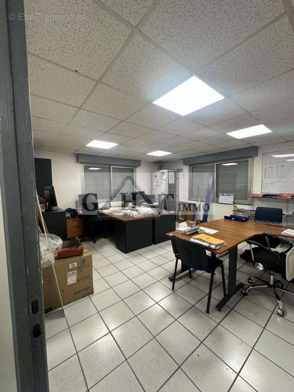 Commerce à SARTROUVILLE