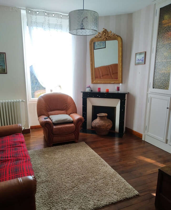 Maison à MONTGIVRAY