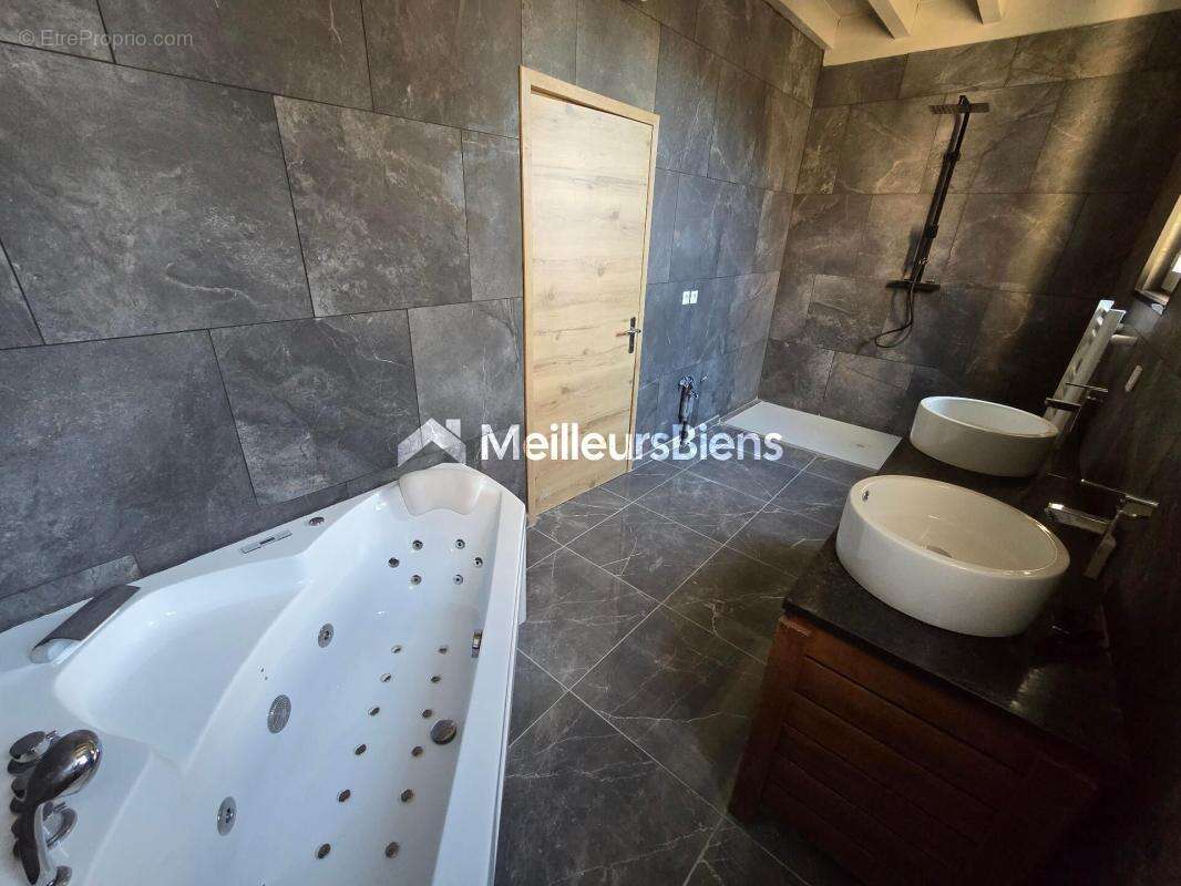 Maison à PLEURE