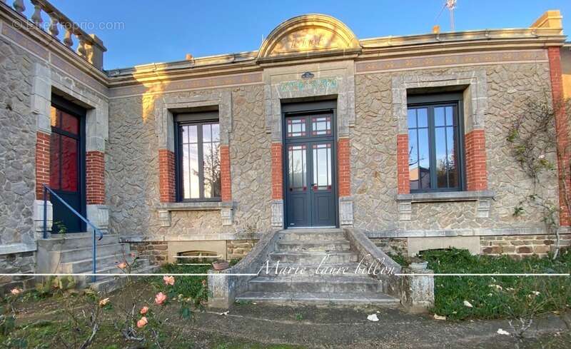 Maison à vendre 4 pièces CHALLANS (85), Maison de ville en pierre, au coeur de Challans, terrasse et jardin de ville - photo 11