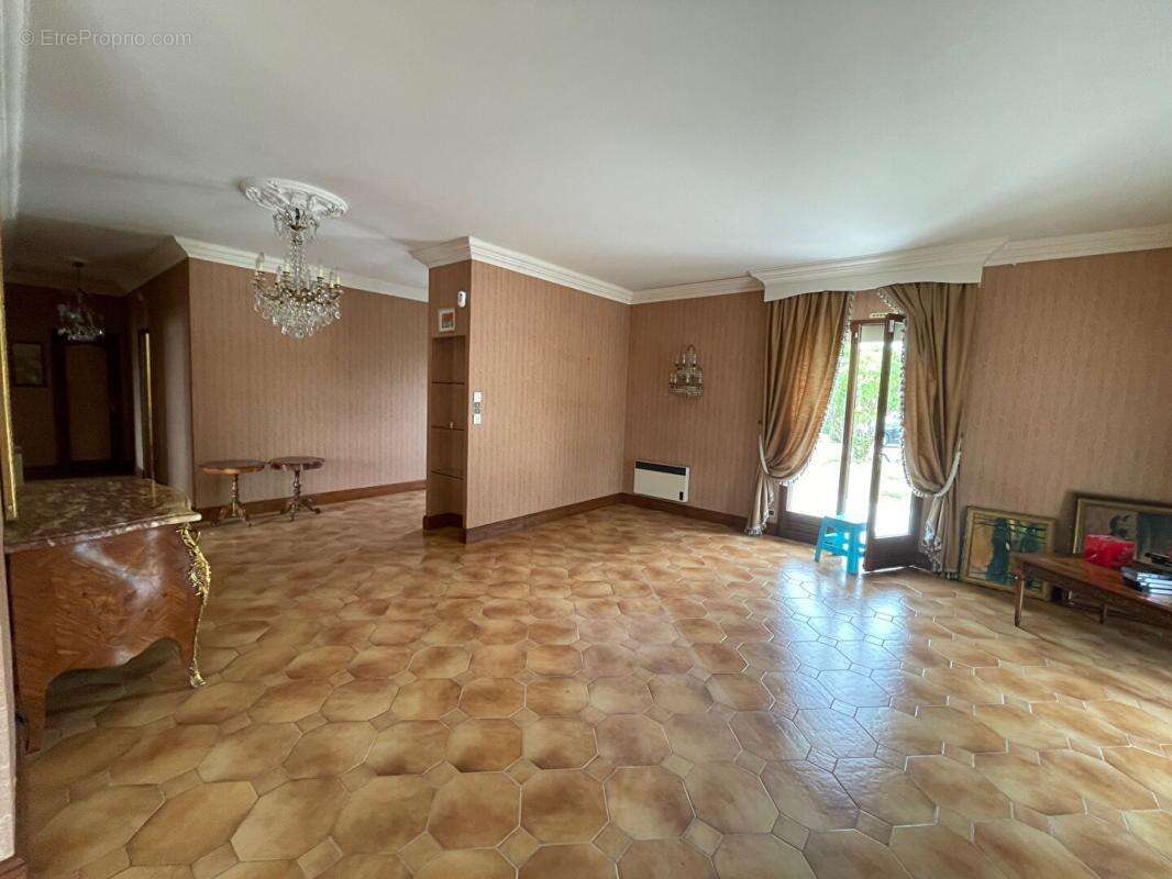 Maison à LA TOUR-BLANCHE