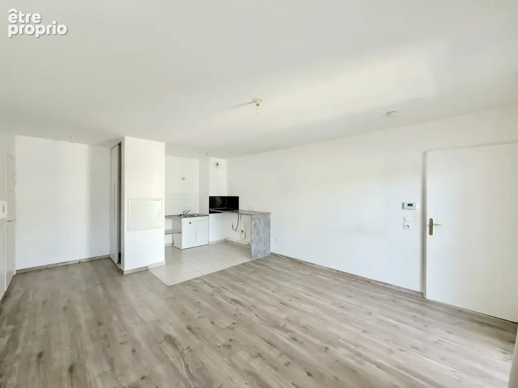 Avenue des Deux Clochers  Exclusivité — Appartement deux-pièces en dernier étage avec balcon - photo 3
