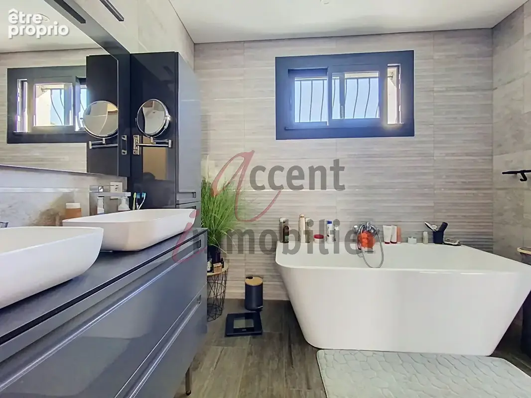 Maison familiale de 328 m² avec piscine et possibilité de 2 logements - photo 8