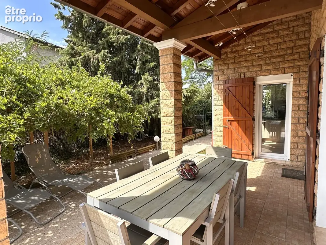 Belle maison familiale de 6 pieces de 148 m2 + annexes sur un terrain de 921 m2 - photo 6