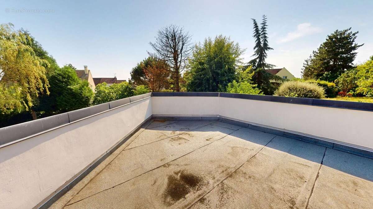 Maison à SAINT-NOM-LA-BRETECHE