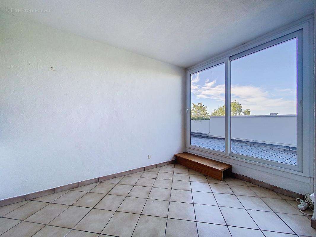 Appartement - 3 Chambres - Terrasse - Cave - Garage en sus - Proche commodités - photo 9