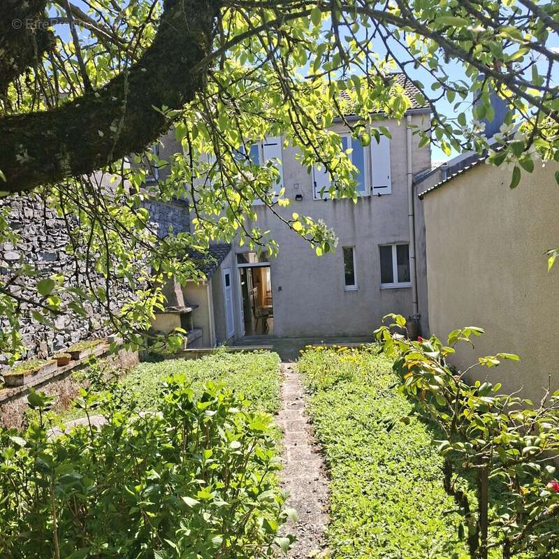 Maison à SAINT-PIERRE-DE-TRIVISY