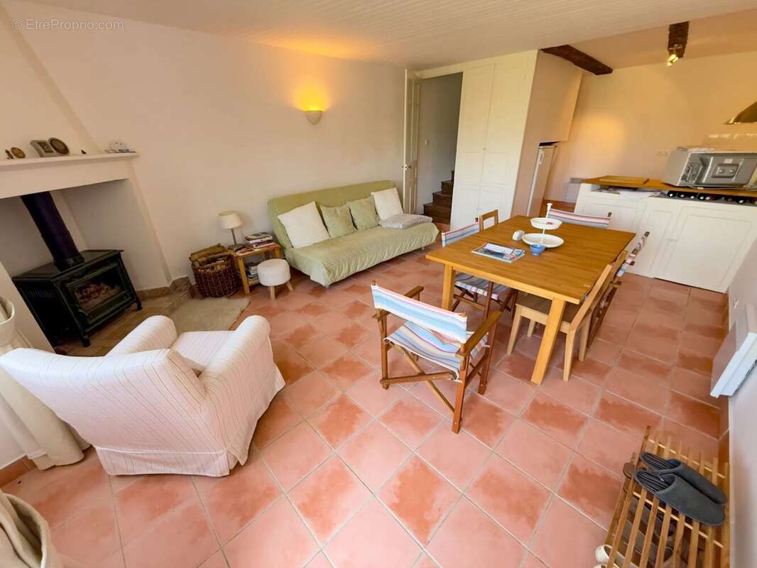 Maison à SAINT-FRONT-LA-RIVIERE