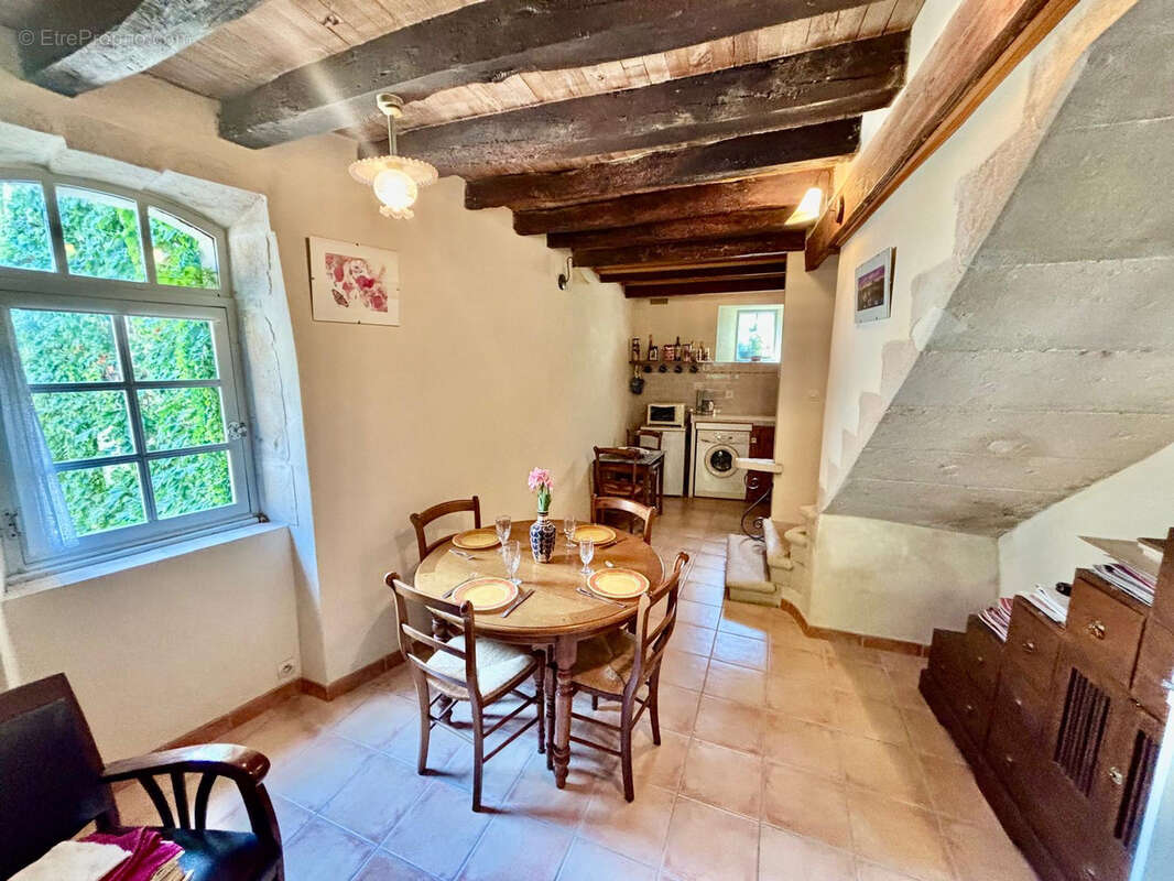 Grignan   Au cœur du centre historique, charmante maison de village avec cave - photo 2