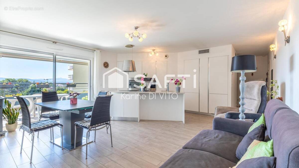 Photo 1 - Appartement à SAINT-RAPHAEL