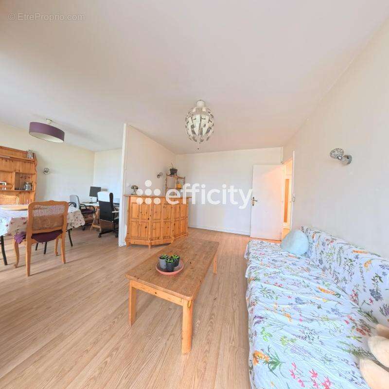 Appartement à SAVIGNY-SUR-ORGE