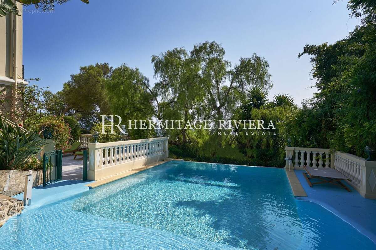 piscine de la villa belle époque à vendre à cap-d'ail