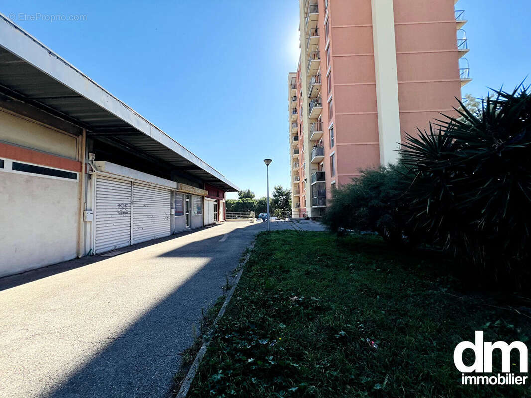 Commerce à PORT-DE-BOUC