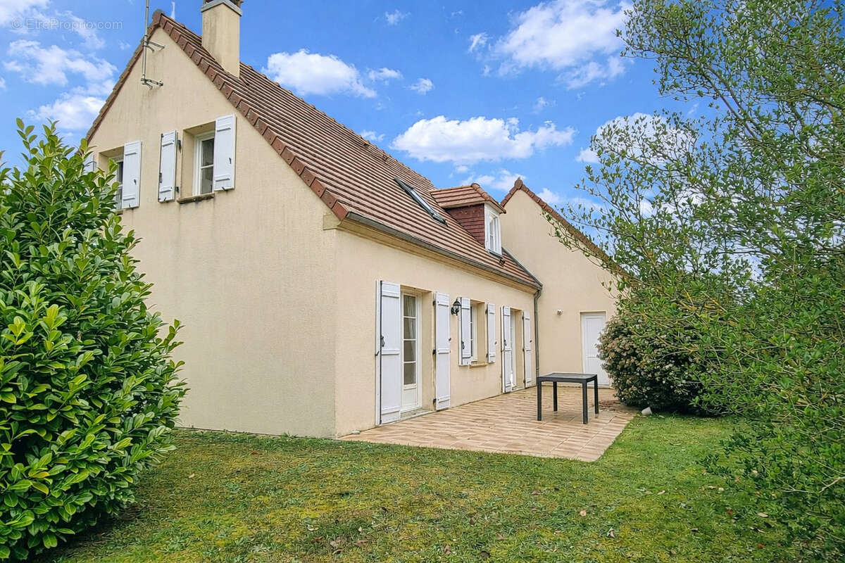 Maison à MONTMACQ