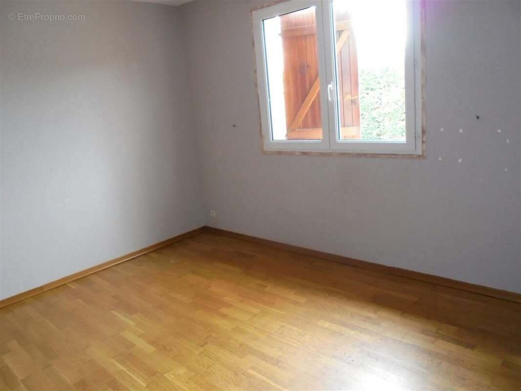 Maison à SAINT-JULIEN-DU-PUY