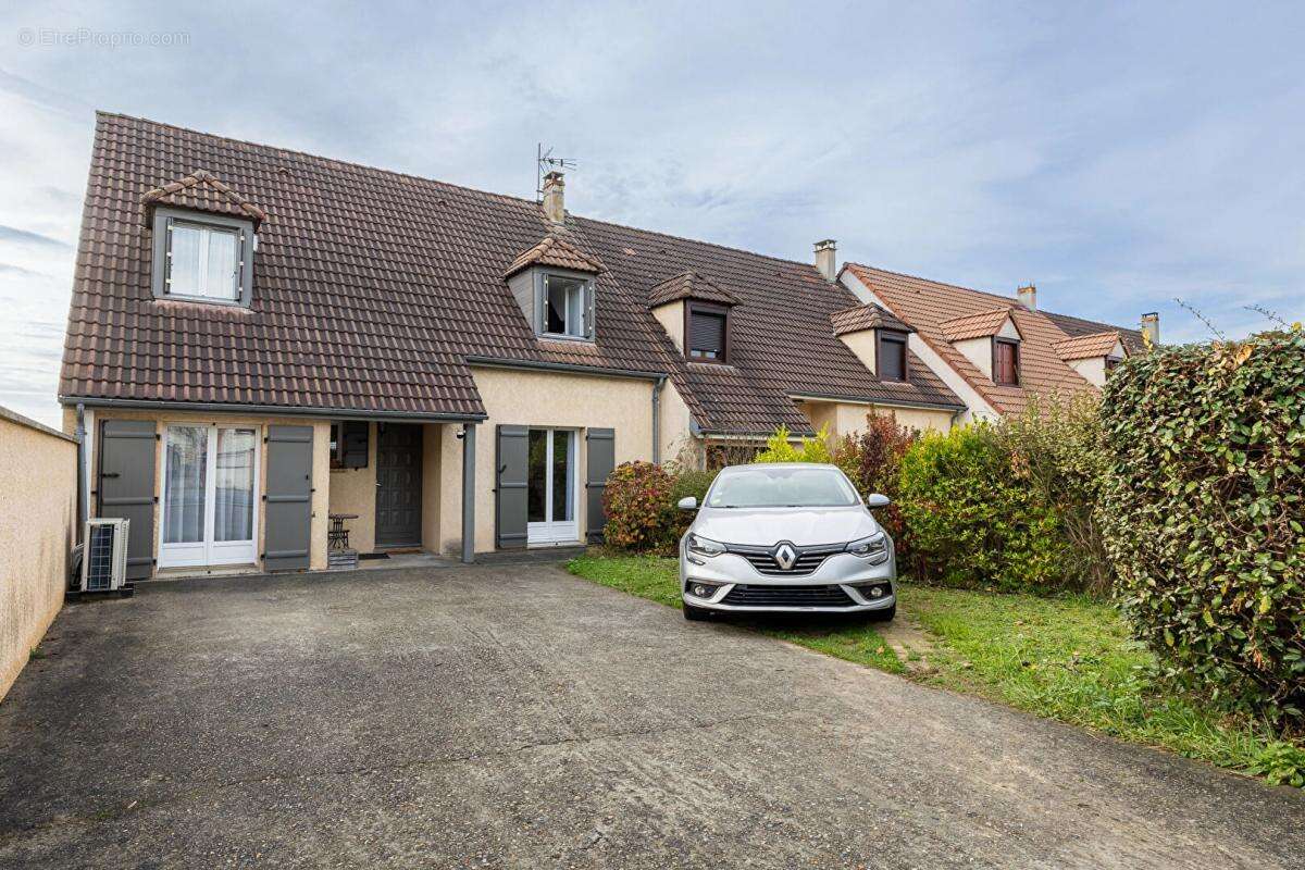 Maison à BRIIS-SOUS-FORGES