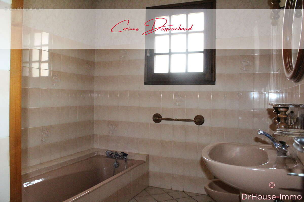 Maison 134 m² à La Peruse  - photo 5