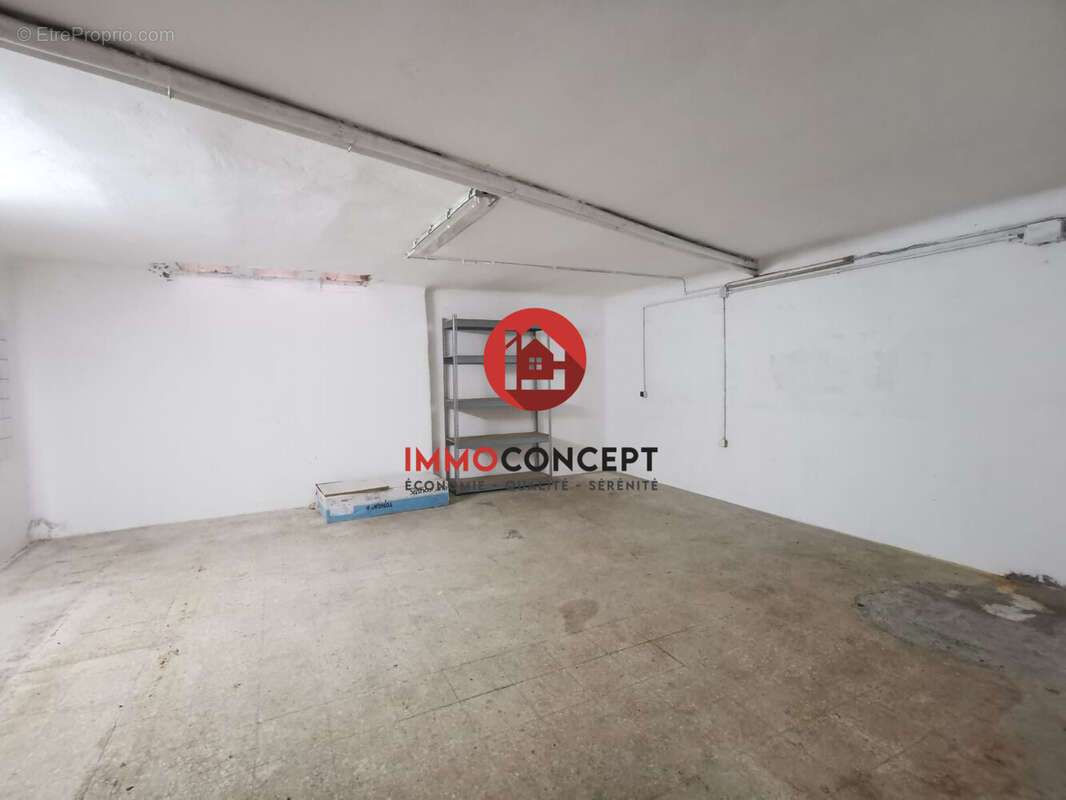 Commerce à LAUDUN-L&#039;ARDOISE