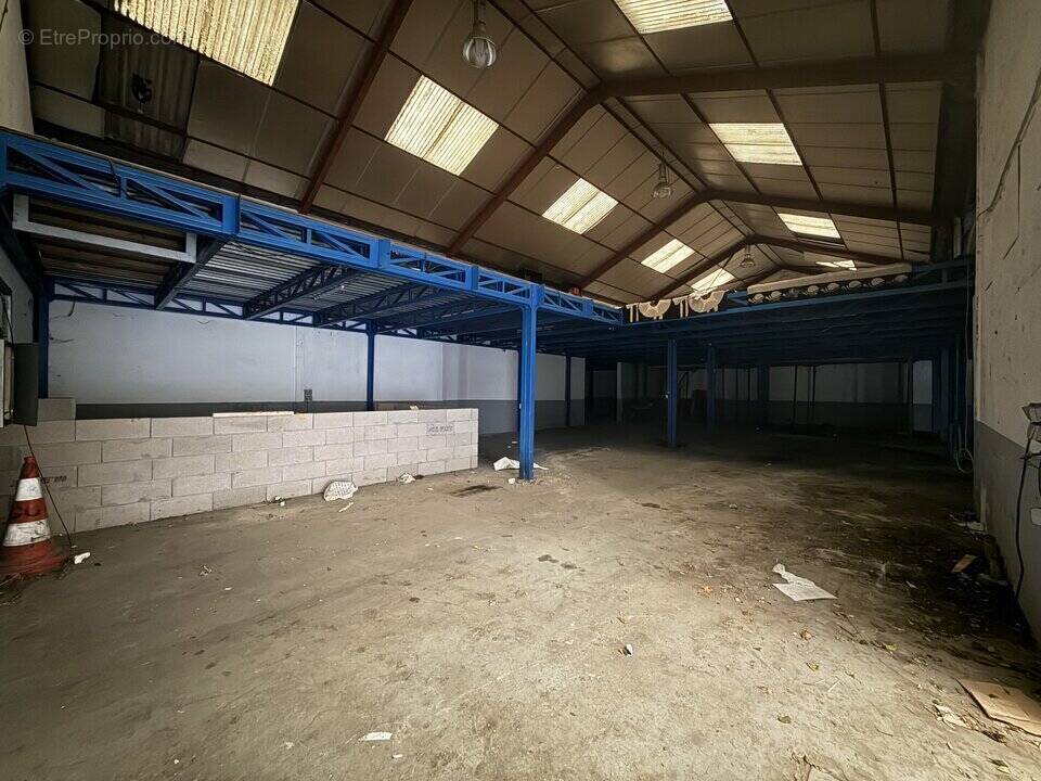 Autre à LA COURNEUVE