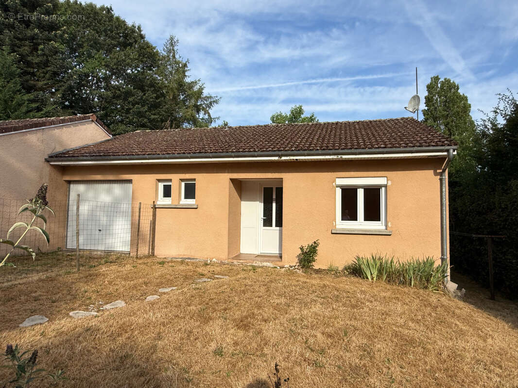 Auv 1222 : Maison de 1979, Pionsat à distance de marche, quartier arboré - photo 16