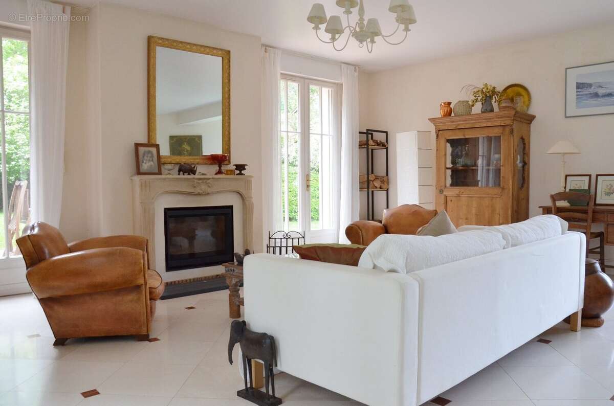 Maison à DAMPIERRE-EN-YVELINES