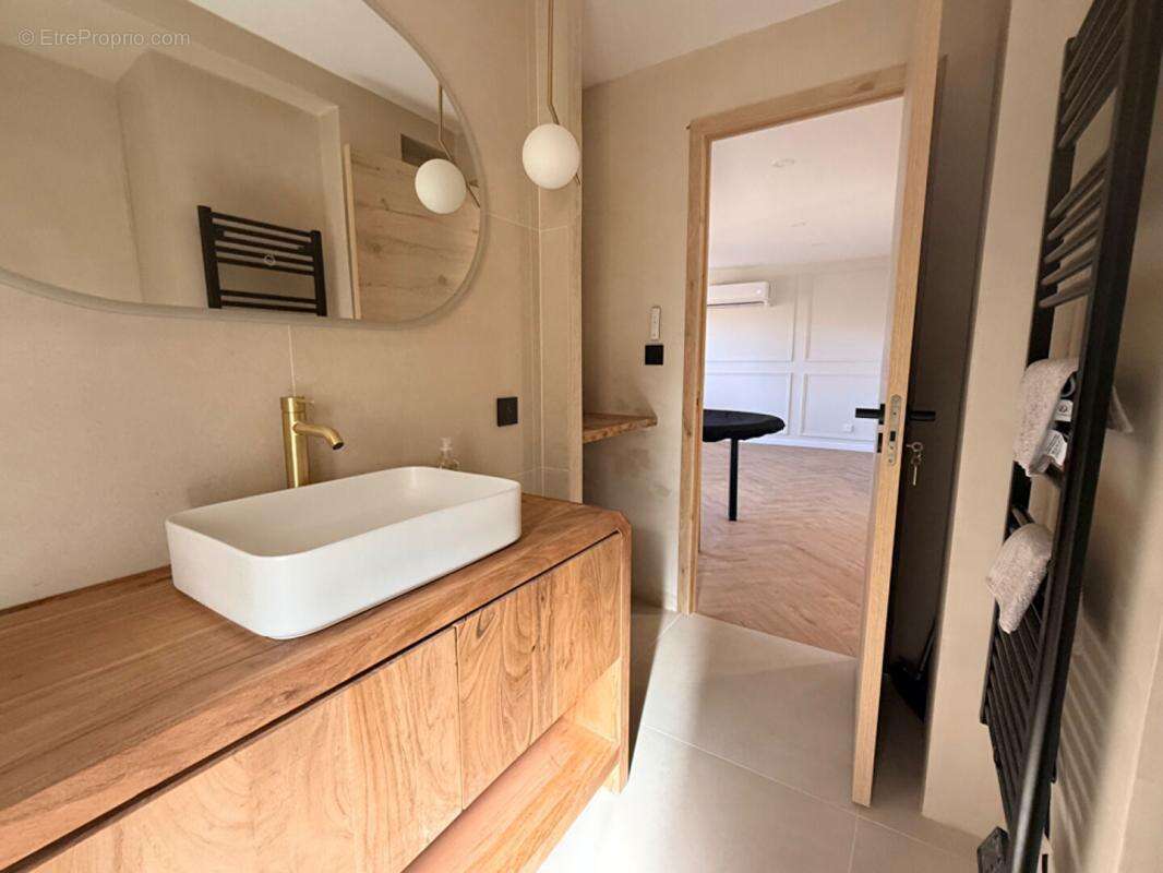 Appartement à SIX-FOURS-LES-PLAGES