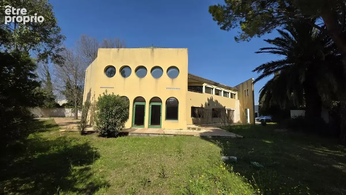 Photo Commerce à Avignon au prix de 995 600€