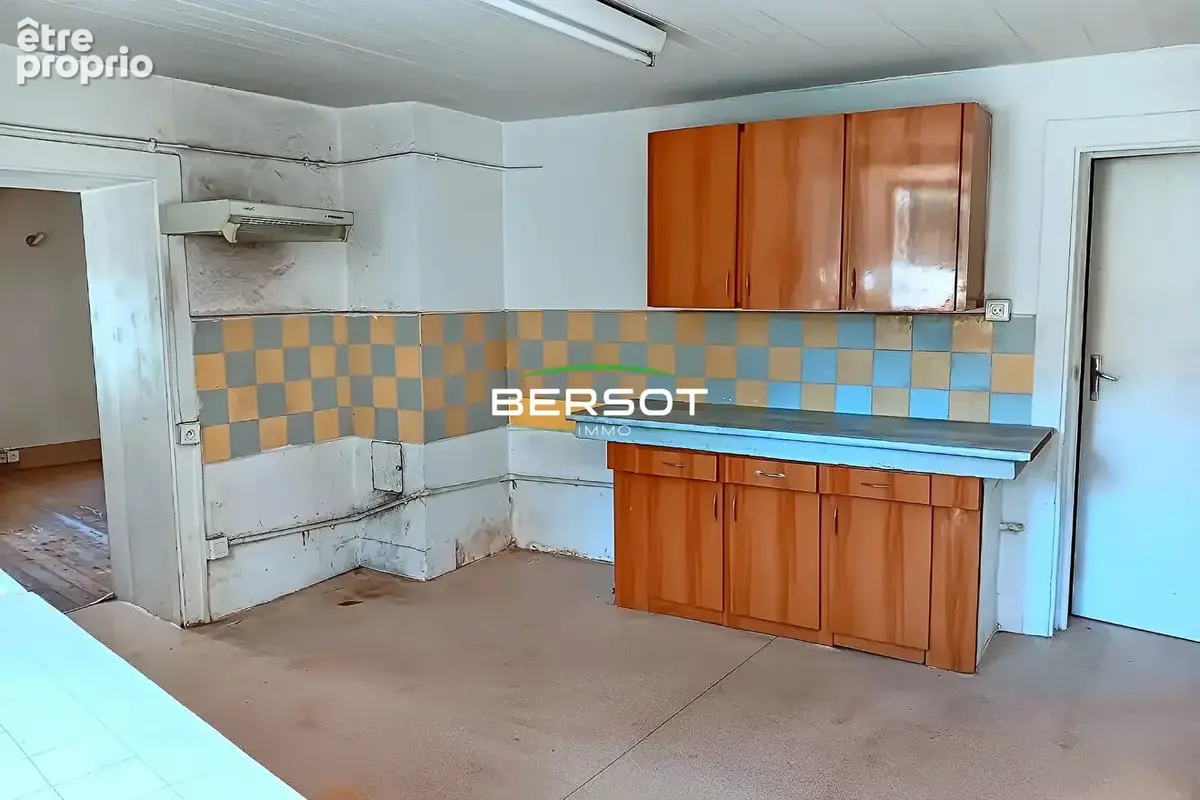 Maison de village avec deux appartements et un garage - photo 6