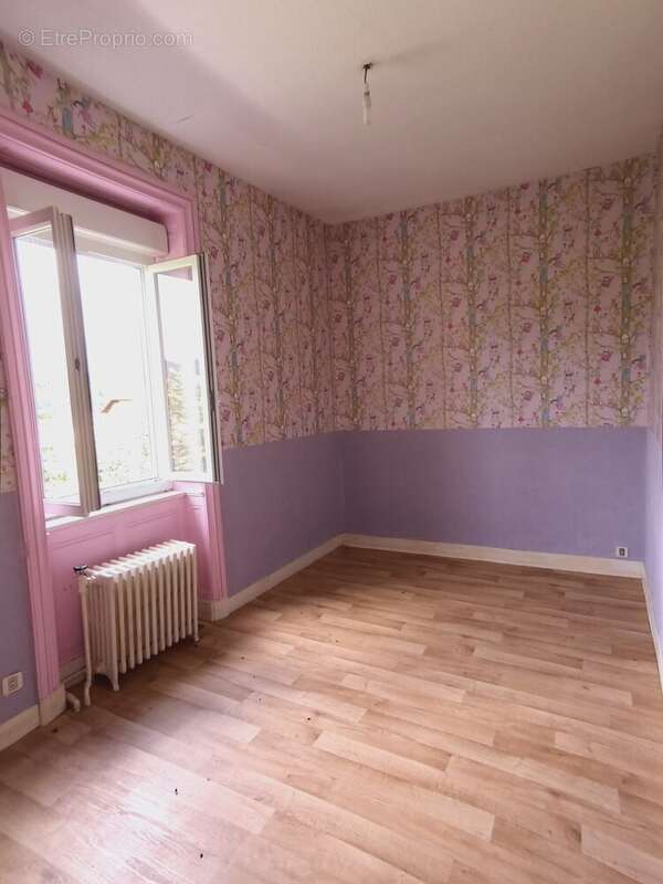 Maison à COURS-LA-VILLE