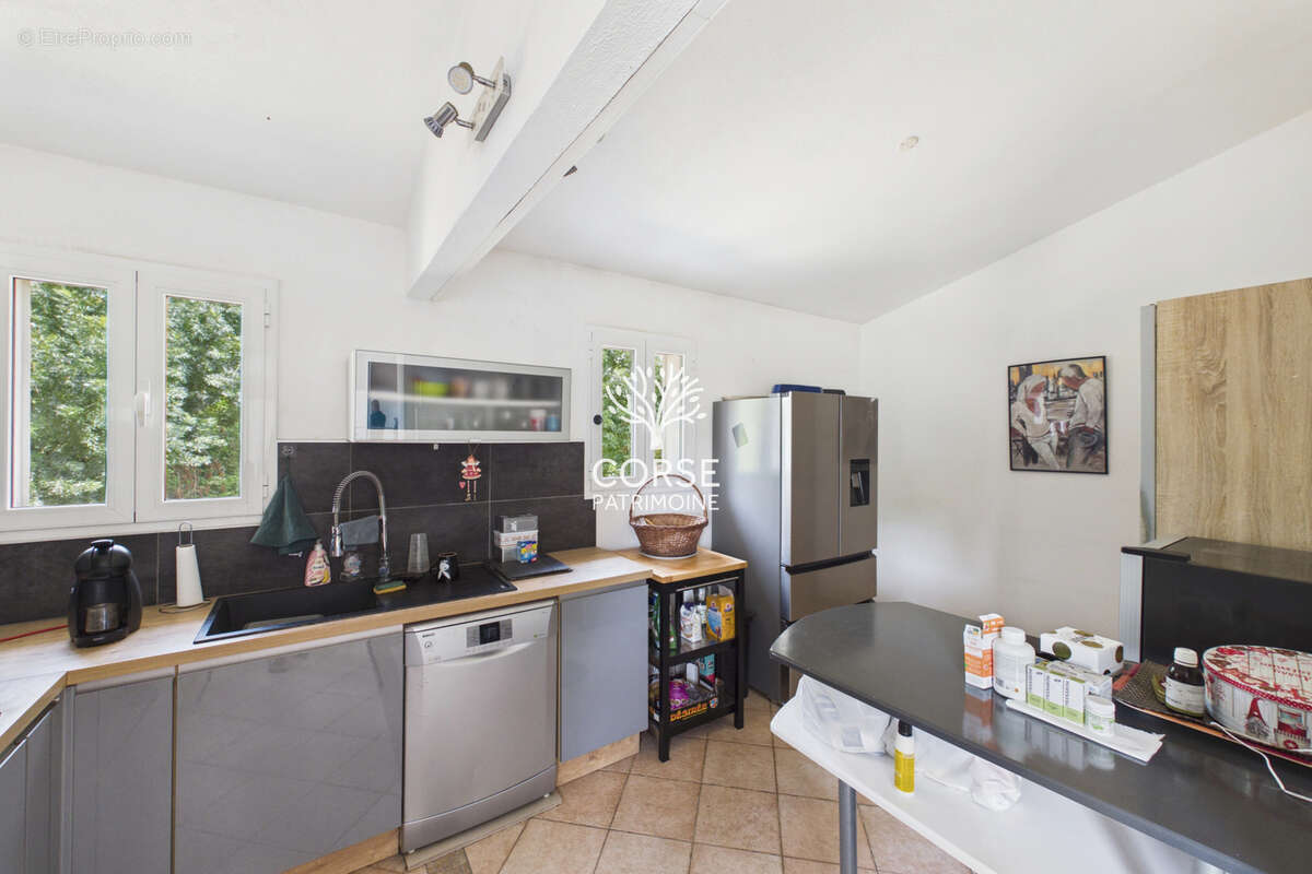 Maison individuelle avec piscine et garage - photo 7