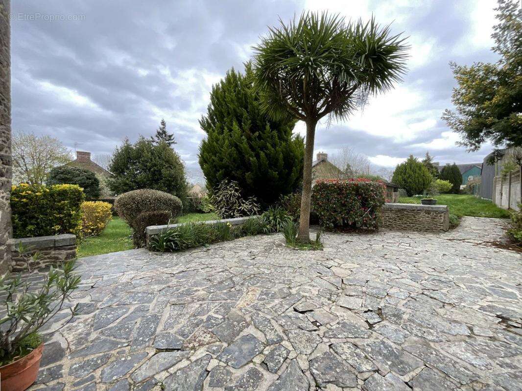 Maison à SAINT-PIERRE-DE-PLESGUEN