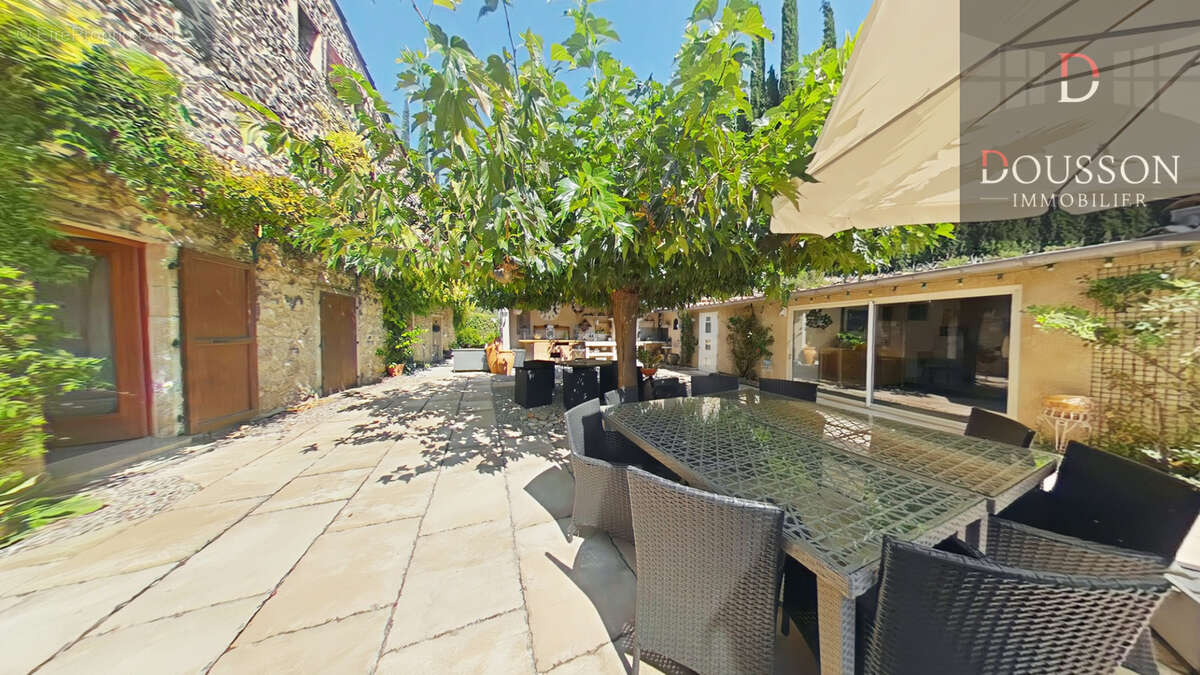 A VENDRE-MAGNANERIE DE CHARME  9.5 hectares   surface 585 m2 habitables - photo 4