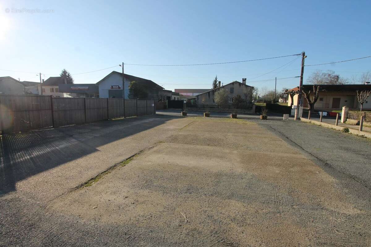 Commerce à GARDONNE