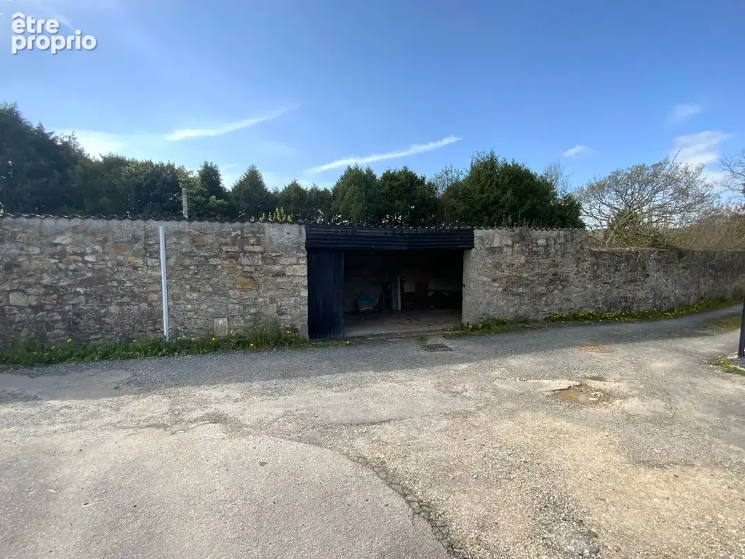 Bâtiment avec terrain - photo 1