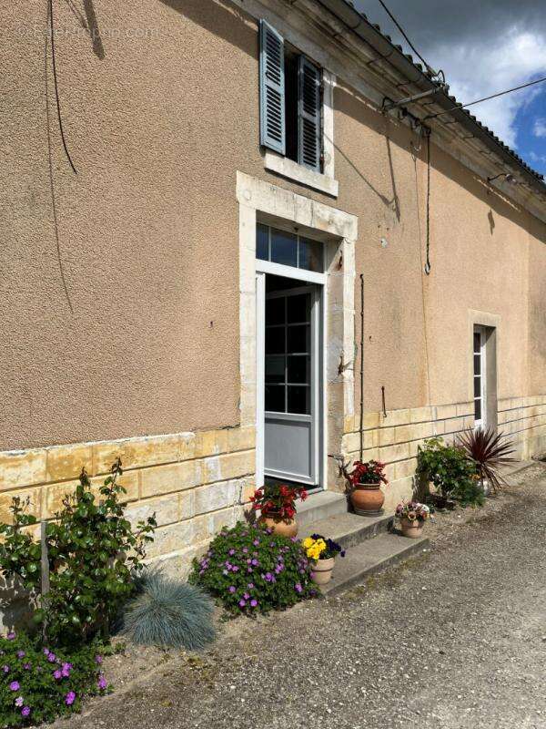 Maison à BAIGNES-SAINTE-RADEGONDE