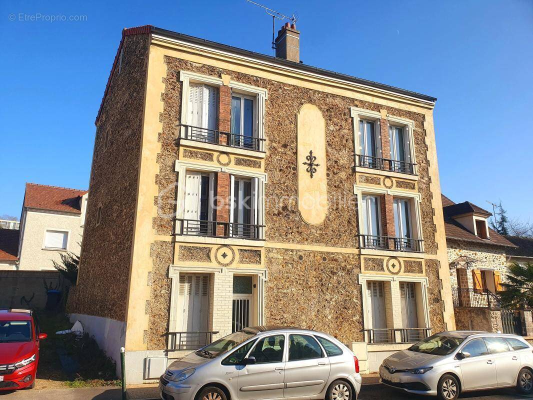 Appartement à CORBEIL-ESSONNES