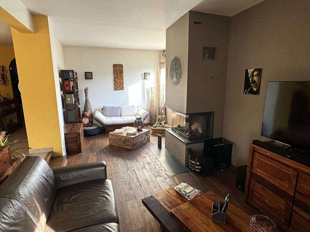 Maison à CRESPIERES