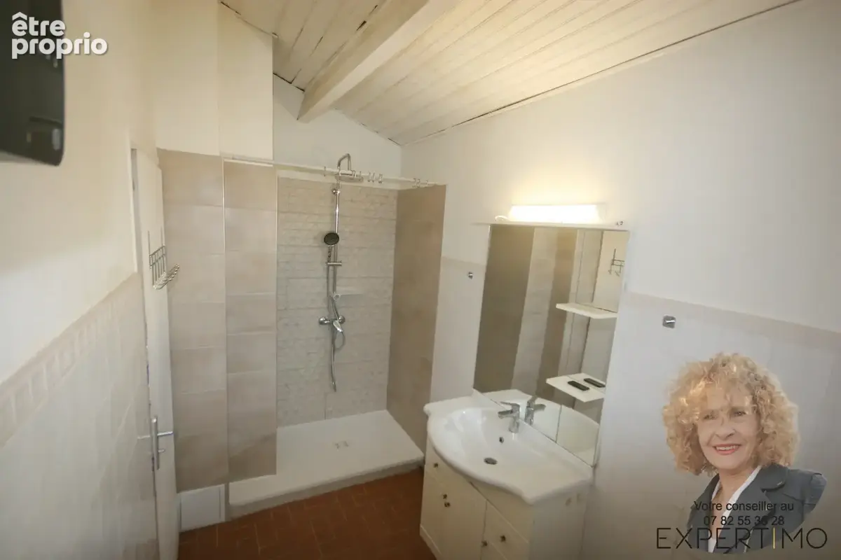 Appartement 50 m2 atypique  charme & volumes sous les toits - photo 5