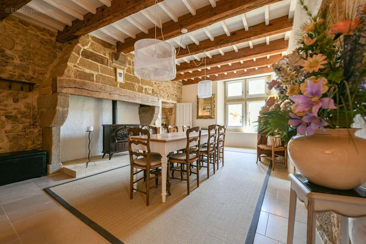 Maison à SAINT-LAURENT-LA-VERNEDE