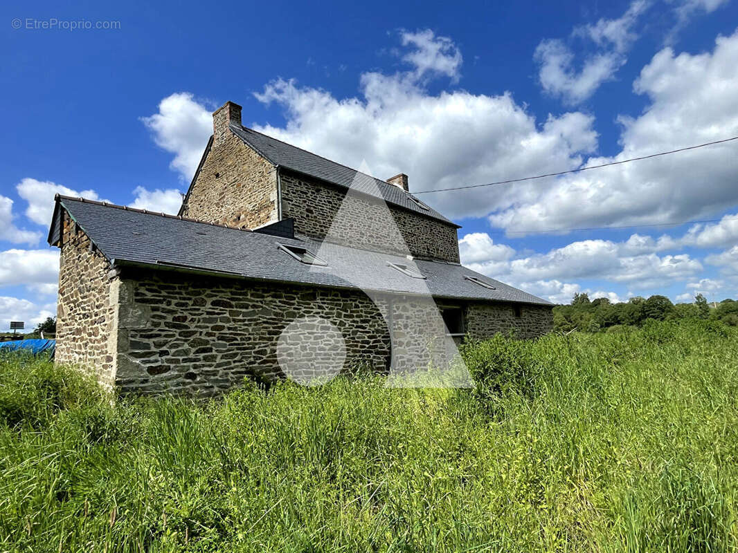 Maison à JUGON-LES-LACS