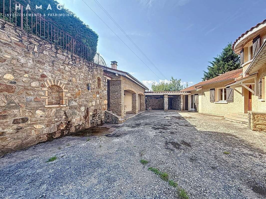 Maison à MONTROMANT