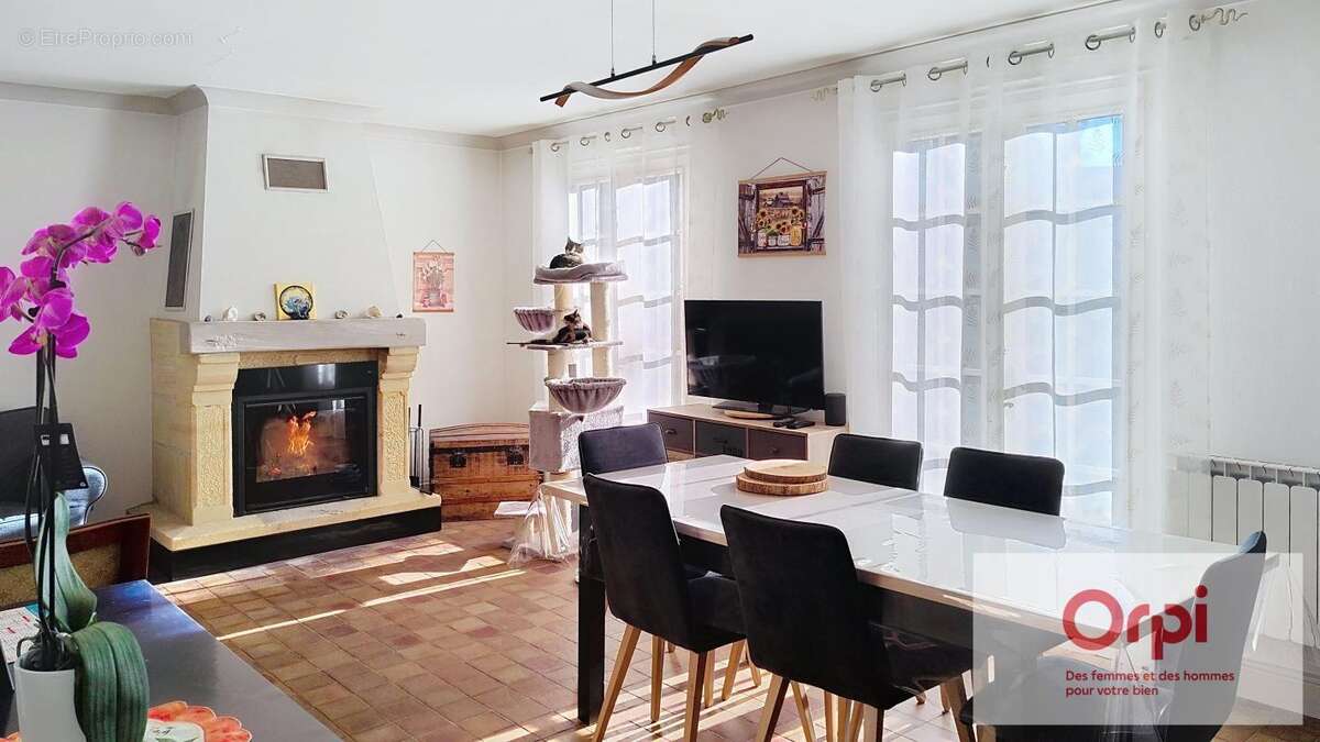 Maison à TERRASSON-LAVILLEDIEU